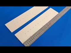 Claro - placas cerâmicas finas 3.85g/cm3 dos componentes cerâmicos amarelos da alumina com furo da linha